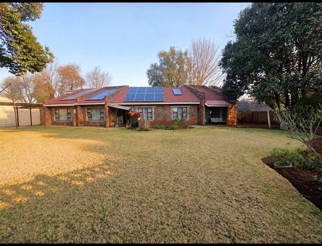 5 BEDROOM HOUSE FOR SALE IN GOLF PARK